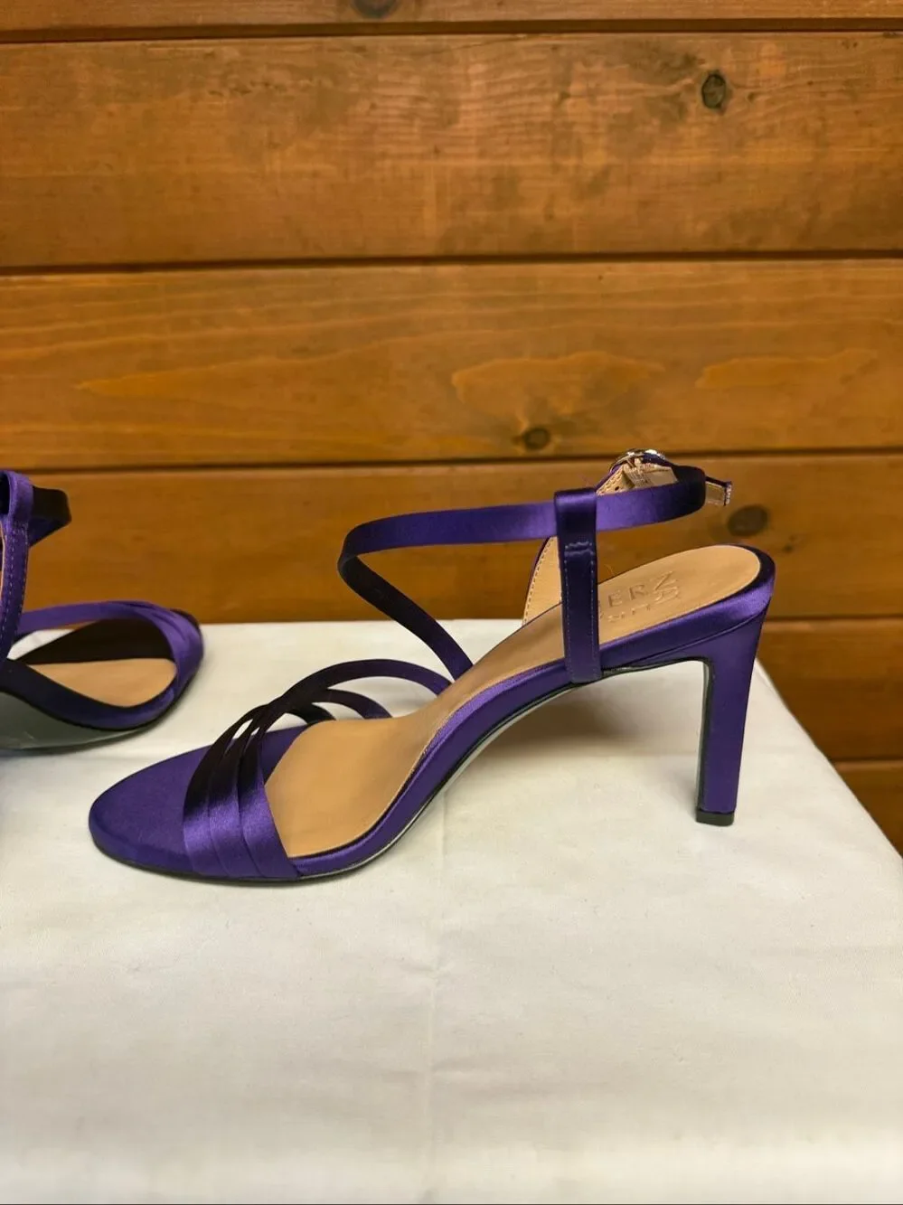 Naturalizer Kimberly purple satin strappy slingback sandals Sz 8 with a 3.25-inc